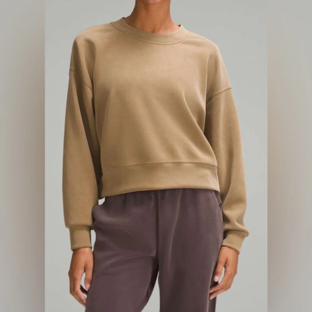 NWOT Lululemon Perfectly Oversized Cropped Crew *Softstreme